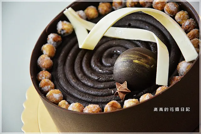 【高雄】新興區。福華大飯店 美膳房 榛果可可蛋糕