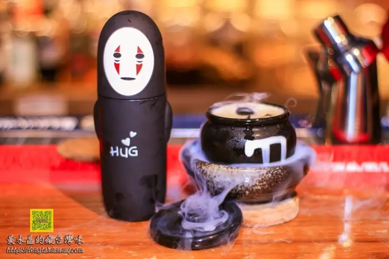 餐酒館搞創意客製化調酒應景擺上骨灰罈，膽大客人就愛這一甕
