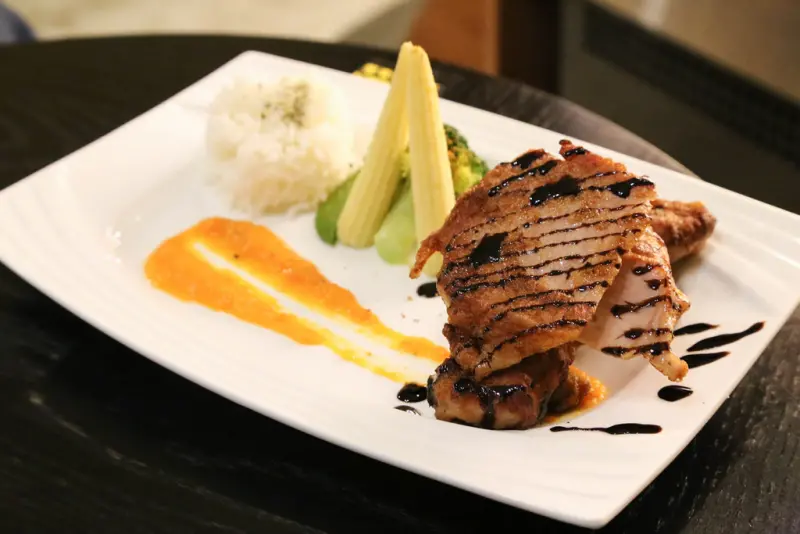 (永春捷運站)永春咖啡廳/米綺咖啡/星座占星塔羅牌/親子寵物友善餐廳/星座拉花抽獎/駐點塔羅占卜師