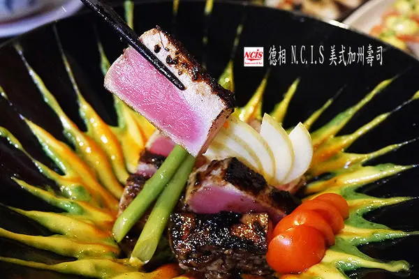 ◆台北東區。捷運忠孝敦化【N.C.I.S 德相美式加州壽司】美日結合驚奇美味。海洋牛排也太好吃了！還有許多創意壽司無限美味！        
      