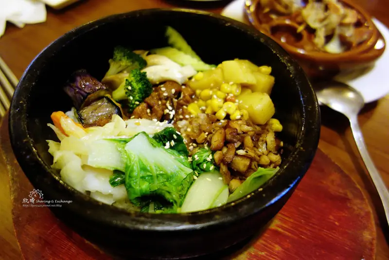 |新竹素食|悅自在。有家感覺的素食餐廳、店家特色招牌小點、適合小型聊天聚會、價位100~200間 餐點Menu價位