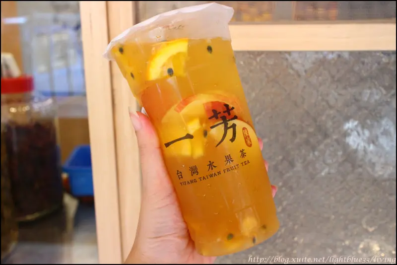 [ 國父紀念館．延吉街美食 ] 一芳水果茶延吉店～滿滿一杯新鮮水果的文青風台灣水果茶