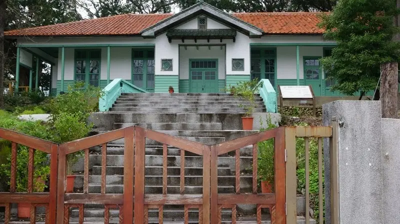 台北北投捷運新北投站|北投老爺酒店有溫度的輕旅行 住飯店還能走一趟在地人文之旅 從中心老眷村開始漫步-PART1 北投溫泉泡湯/虛擬實境/玩美曲線