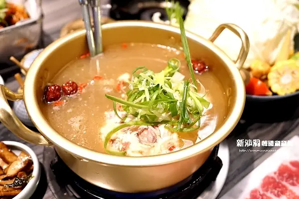 【東區韓式料理 推薦】韓迷們絕對要朝聖的韓國人蔘雞涮涮鍋/韓式炸雞 ✿✿ 新沙洞韓國涮涮鍋 ✿✿（完整菜單）        
      