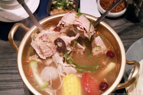 東區韓式料理→新沙洞韓國涮涮鍋~歐巴駐店正宗時尚韓式涮涮鍋！讓人大喊馬西售優~