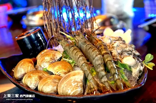 【西門火鍋推薦】穀飼無骨牛肉, 特選大草蝦三鮮鍋 ✿✿ 上乘三家涮涮鍋共和國西門旗艦店 Best 3 houses ✿✿（完整菜單）