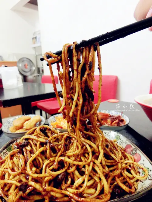 忠武海苔飯捲便當。隱藏在台中一中街巷弄裡平價韓式料理，學生族超愛，餐點全部80元以內有找!