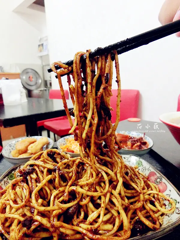 忠武海苔飯捲便當。隱藏在台中一中街巷弄裡平價韓式料理，學生族超愛，餐點全部80元以內有找!