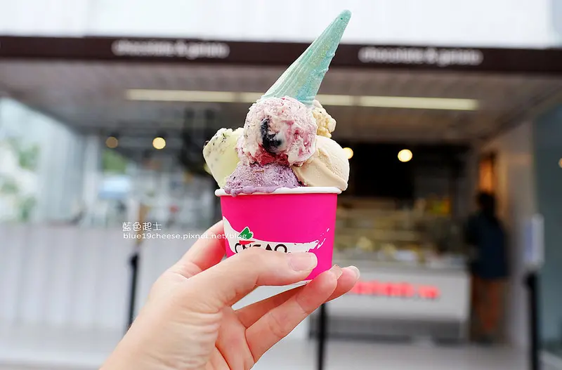 【台中北屯】I CACAO Chocolate.Gelato-白色貨櫃義式冰淇淋.Super Mix一次可吃到八種口味.地震公園旁.大坑九號步道入口.記得帶防蚊液