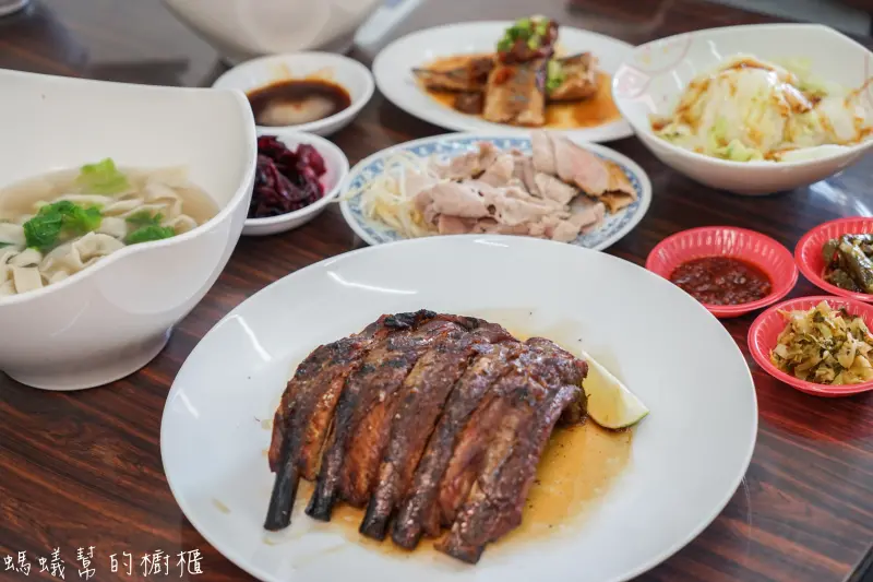 台中大里炒菜大衛牛肉麵|大里美食推薦，澎派煙香魔爪麵、美味私房小菜，創意無限餐點，讓人驚喜。
