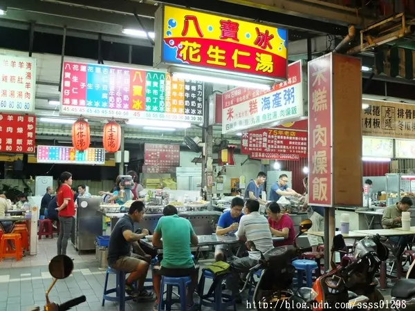 【美食特搜。台南中西區】石精臼謝家八寶冰(民族路八寶冰)。台南府城吃冰好去處 清涼美味的傳統八寶冰        
      