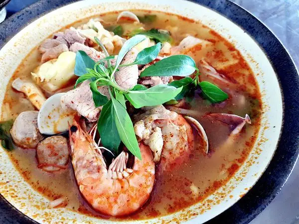 [越式料理]苗栗頭份~[越來越好吃]~近尚順~泰式酸辣海鮮河粉/越式河粉/ 米線/ 越式叉燒肉/ 越式春捲 2019食記~~