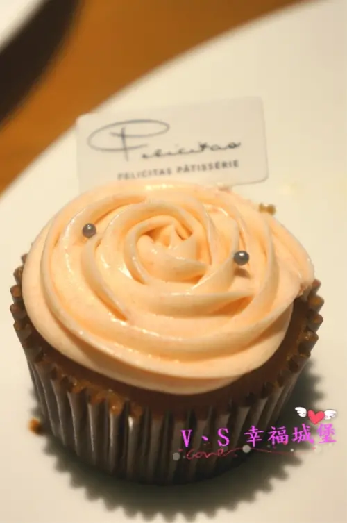 【台北美食】信義區 Felicitas Pâtissérie 甜點專賣 - 純手工打造出 精緻、美麗 的玫瑰花蛋糕，一整個收伏每個少女心