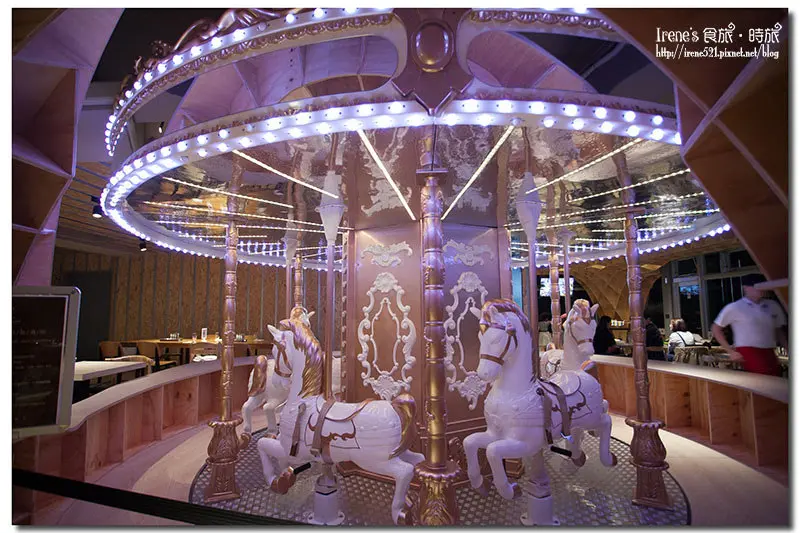【親子餐廳】室內夢幻旋轉木馬/紅點文旅設計師打造/五星主廚料理．MONEY JUMP親食/親子餐廳