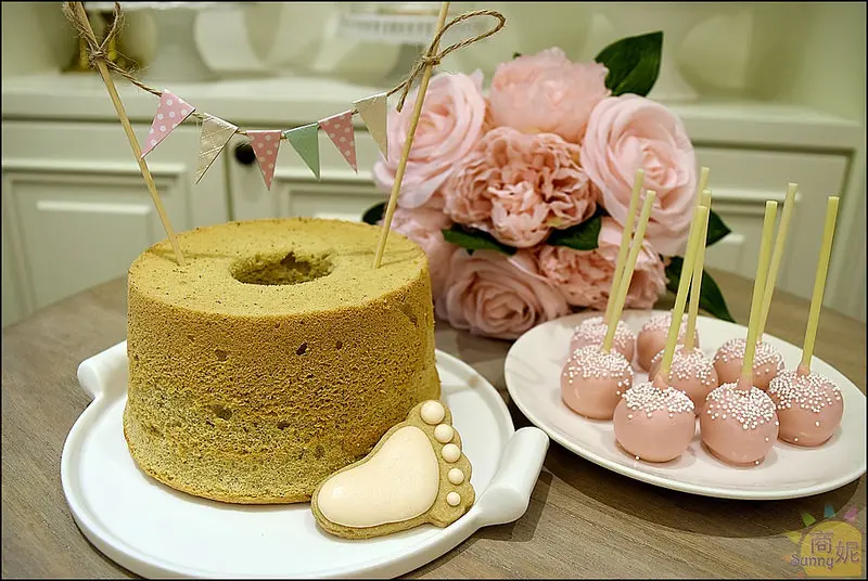 台中收涎餅乾翻糖彌月蛋糕專賣店。CANDY WEDDING。精緻漂亮讓人捨不得吃。顧客滿意度5顆星佳評從滿月收涎到周歲的好選擇