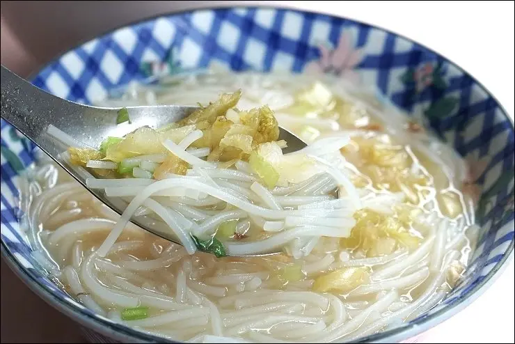 《捷運新埔站/小姑食記》板橋莒光路米粉湯，排隊平價美食。