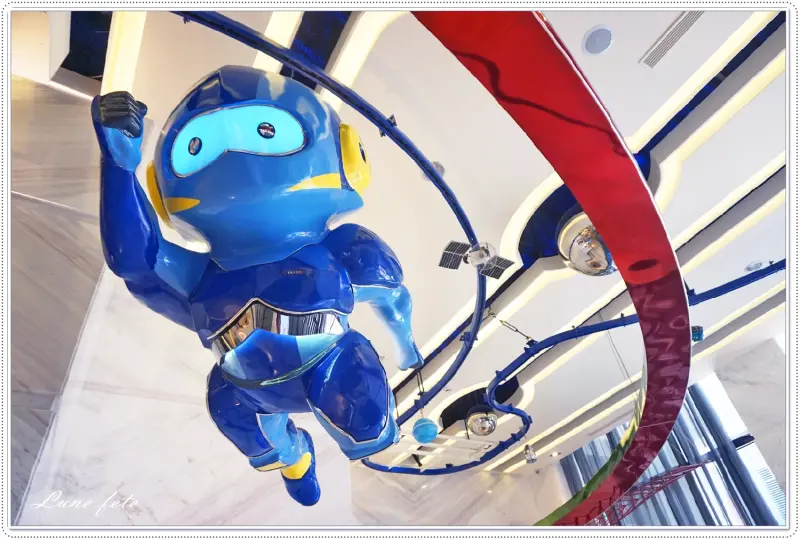 台中住宿|星動銀河旅站，星際迷也瘋狂! 跟著星際寶寶搭乘太空艦遨遊銀河系~夜宿外星球!