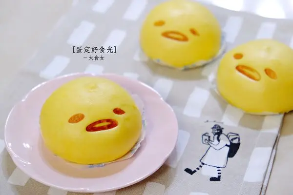 蛋黃哥包子，一起來蛋定一下吧！還有蛋黃哥奶酪、蛋黃哥布丁大福，好療癒啊！全家便利商店美食