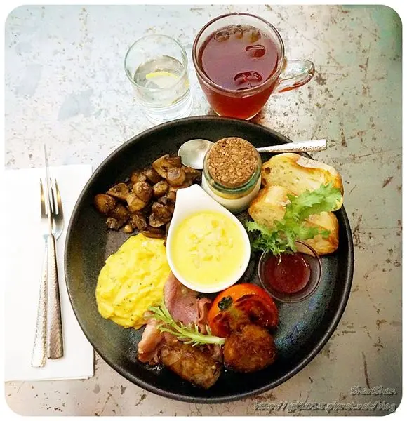 cafe。拒絕林鳳營！美味全英式早餐！服務超級好 -「Basil,Le Bistrot」(近忠孝新生站)