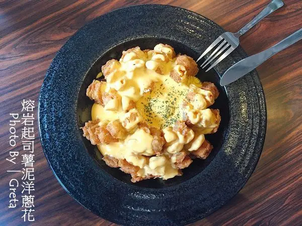 【食記∥板橋】Gatsby蓋子美式餐廳 捷運板橋站＿洋蔥花配上薯泥再淋上香純濃郁的熔岩起司＿滋味令人難以忘懷＿菠蘿也能變成漢堡堡