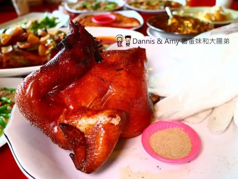  芎林吃雞。火山爆發雞新竹店。脆皮甕烤雞。百元快炒。免費吃到飽豬油拌飯 評價分享︱芎林交流道附近。免費停車場 （影片） - Dannis & Amy魯蛋妹和大腸弟