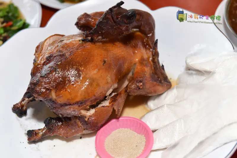 【食-新竹芎林】火山爆發雞-新竹旗艦店★烤雞肚內塞獨家香草秘方★當皮蛋遇上滷肉★平價快炒★豬油拌飯免費吃到飽