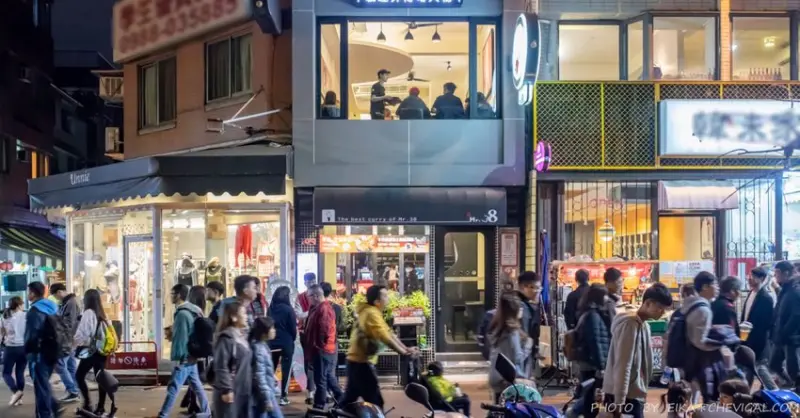 台中人氣咖哩推薦，多國口味平價大份量，假日幾乎一位難求！