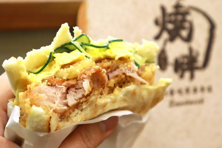 新竹新豐｜燒胖肉蛋吐司專賣店-穿著吐司外套的漢堡