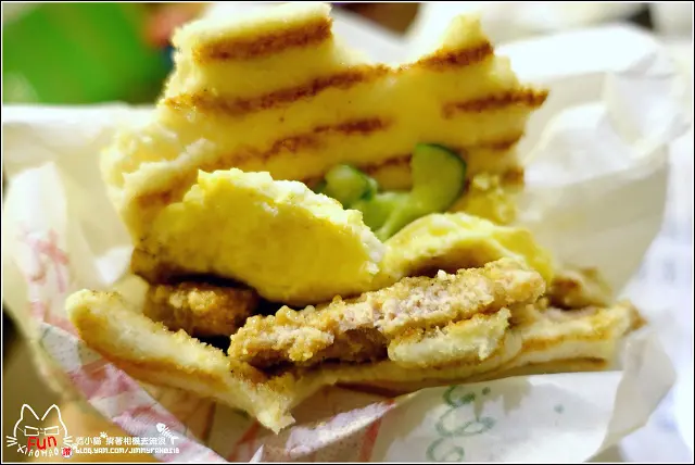 【新竹】一間冰店燒胖肉蛋吐司，復古學院課堂，雪花冰碰上炭烤肉蛋吐司超滿足，鄰近新豐火車站，下午茶好選擇