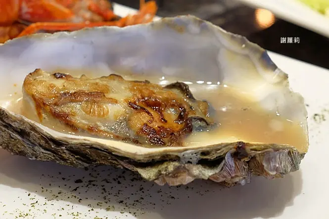 《台中♥食記》合榭精緻鐵板料理。人氣爆滿，尖峰時段想吃先排隊，忠孝夜市內的超人氣夢幻逸品，日本宮埼黑毛和牛強勢登場！