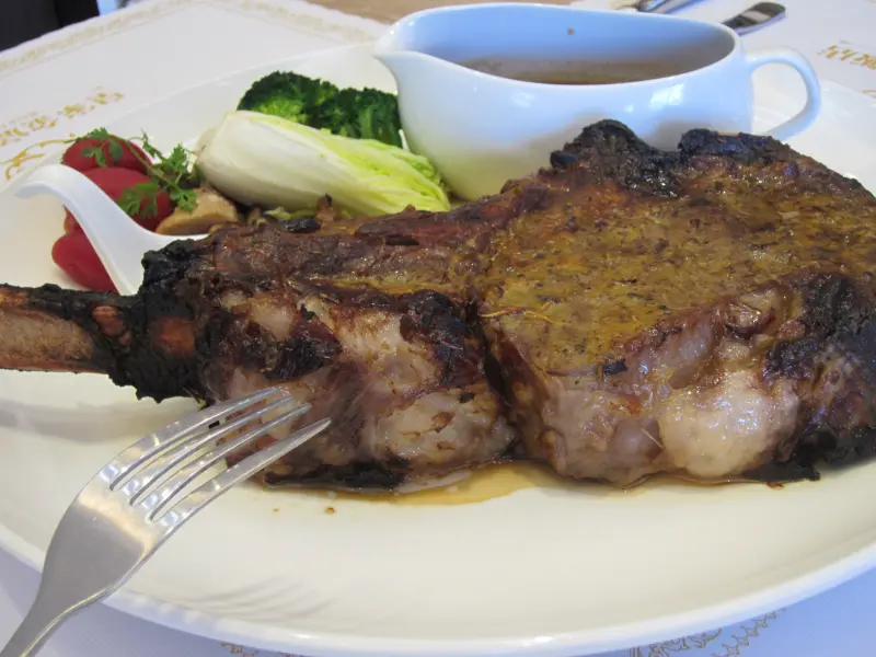 高雄阿雷佐牛排館新開幕～完勝大餅臉的戰斧牛排