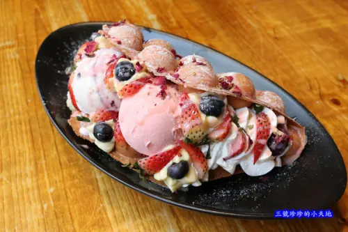 Well Cafe唯午茶記憶．必點港式雞蛋仔及冰沙．IG人氣打卡餐廳．海陸巨無霸PIZZA超驚人．忠孝敦化站甜點美食餐廳