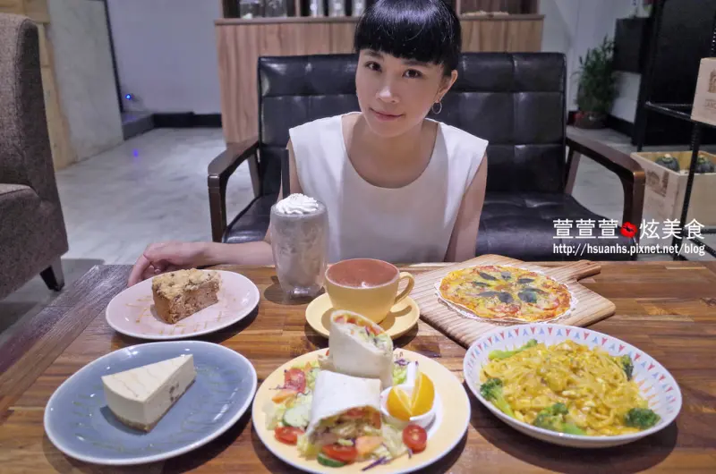 【台北】由你咖啡。南瓜義大利鹹蛋義大利麵、輕食、甜點表現超強!! 值得再訪 捷運南京三民下午茶(不限時/WIFI/閱讀桌燈)