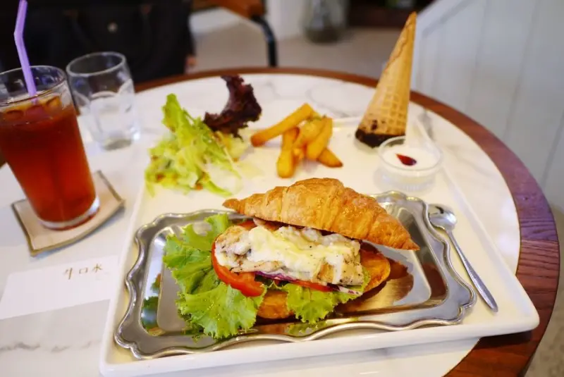 【台北】大安 牛口水 咖啡·輕食 擁擠城市中的靜謐老屋咖啡店‧輕食‧甜點‧早午餐‧果汁店 甜筒馬鈴薯泥！