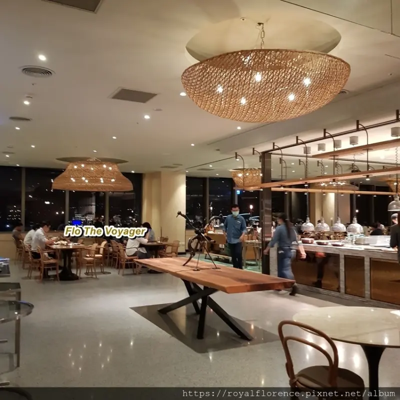 [食記] 台北松山 意舍酒店 que 原木燒烤 菜單 雙人牛排分享餐 麥當勞優惠券 熟成牛排 夜景 捷運松山站 生日 聖誕節 約會餐廳 amba 景觀餐廳 雙人套餐