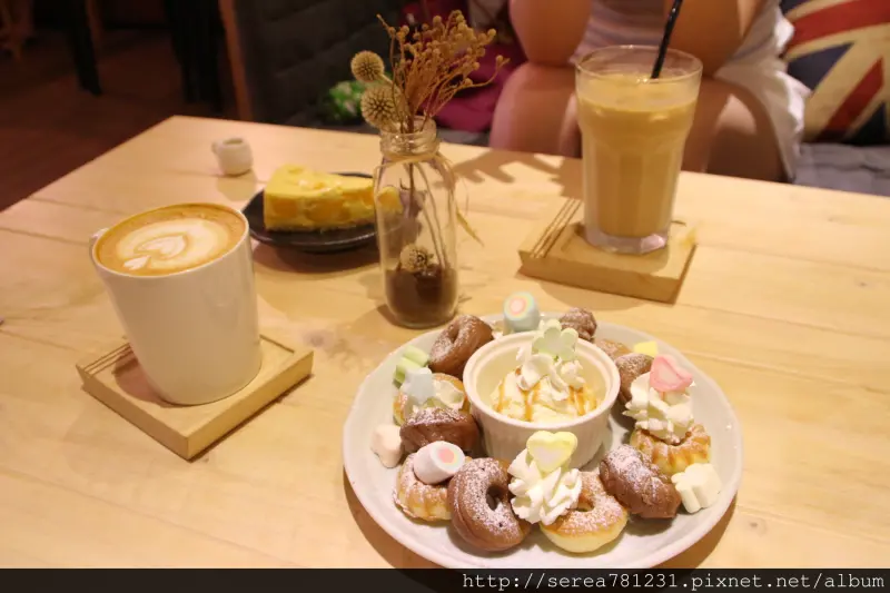 【食記 桃園中壢 】來Mars coffee喝一杯義式手沖咖啡吧！什麼樣的午後時光由你自己決定