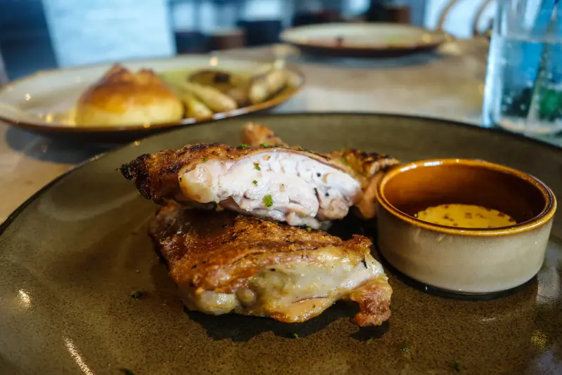 (松山車站)台北松山意舍酒店Que餐廳-Semi Buffet吃到飽/坐在雲端上吃安格斯牛！台北最高的「吃到飽」餐廳開幕