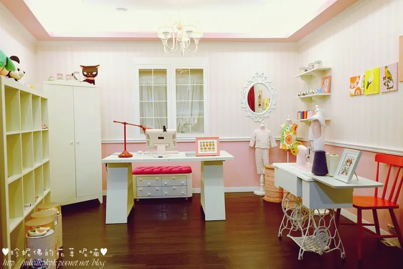【桃園-蘆竹區】桃園觀光工廠「麗嬰房采衣館」館內色調溫馨活潑，適合親子同遊體驗DIY的樂趣！