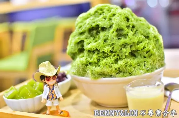 [高雄美食]隱藏在巷弄間的日式刨冰，超澎派小山園宇治金時好推薦 -- 冰屋(高雄美食推薦、高雄冰品推薦、高雄消暑聖品、高雄抹茶冰)