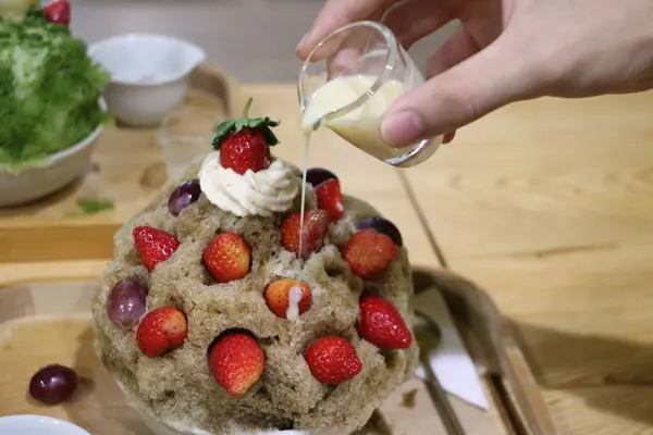 高雄 前鎮。冰屋，手作甘味 日式刨冰 x 草莓季新上市、可愛草莓搶先吃(每日限量)