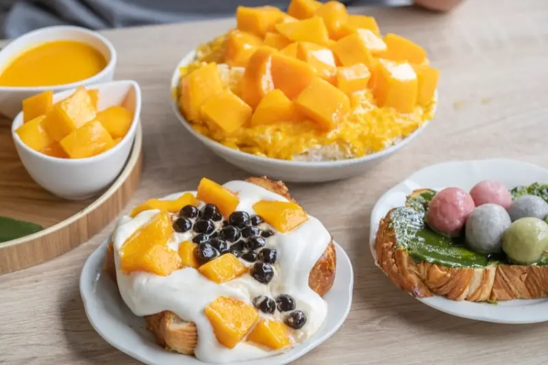 高雄甜點剉冰 冰屋｜夏日盛宴，帶你吃滿山丘的芒果冰，新鮮又消暑 · 算命的說我很愛吃