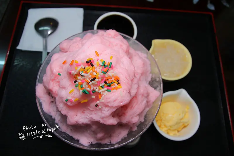 [宜蘭員山] 冰露久久雪花冰~夢幻茶品:超浪漫雪花冰山，想吃什麼自己加，幸福滋味~在店裡也看的到碧海藍天哦!!!