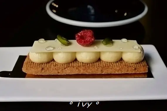 ♡ 新竹食 ♡ 續日咖啡。人文極簡的超人氣咖啡館        
      