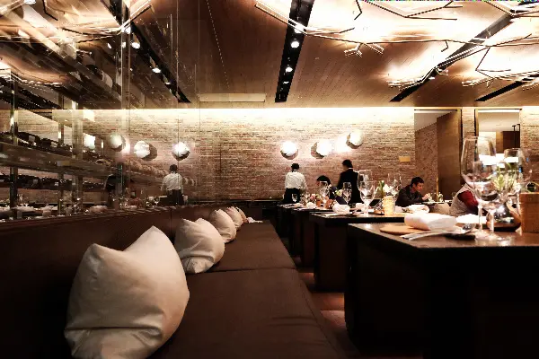 【台南中西區│牛排】晶英酒店Robins牛排館│多種高檔部位牛排排餐，精緻的法式甜點及高雅氣氛環境│推薦節日慶祝或是約會