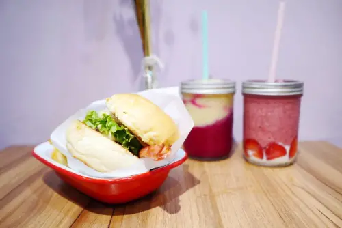 【台北】西門 Meat Up 少女心爆發的夢幻果汁奶昔店、自己的漢堡自己配♥♥♥(Ig打卡新熱點)