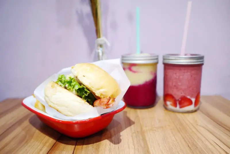 【台北】西門 Meat Up 少女心爆發的夢幻果汁奶昔店、自己的漢堡自己配♥♥♥(Ig打卡新熱點)