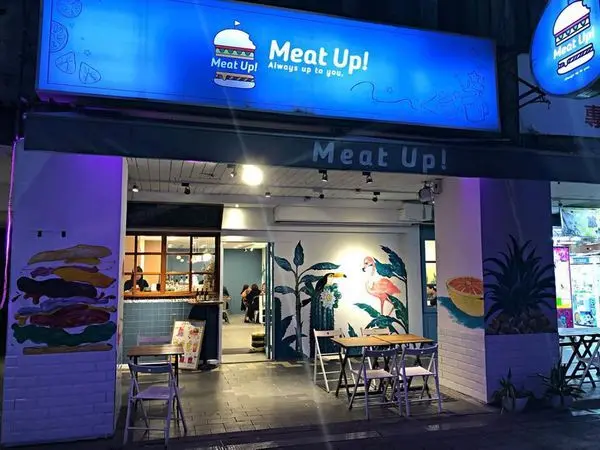 【西門町站】漸層果汁少女心爆發 ‧ 電影街好去處 ‧ 漢堡可以自行搭配 ‧ Meat Up