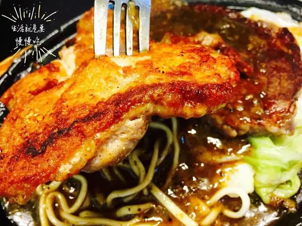 【台中．慈】皮酥肉嫩無敵雞腿排▷黑牛屋炭烤牛排