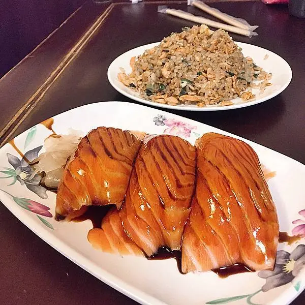 三味食堂/台北萬華區西門町美食/巨無霸鮭魚握壽司/日式料理推薦