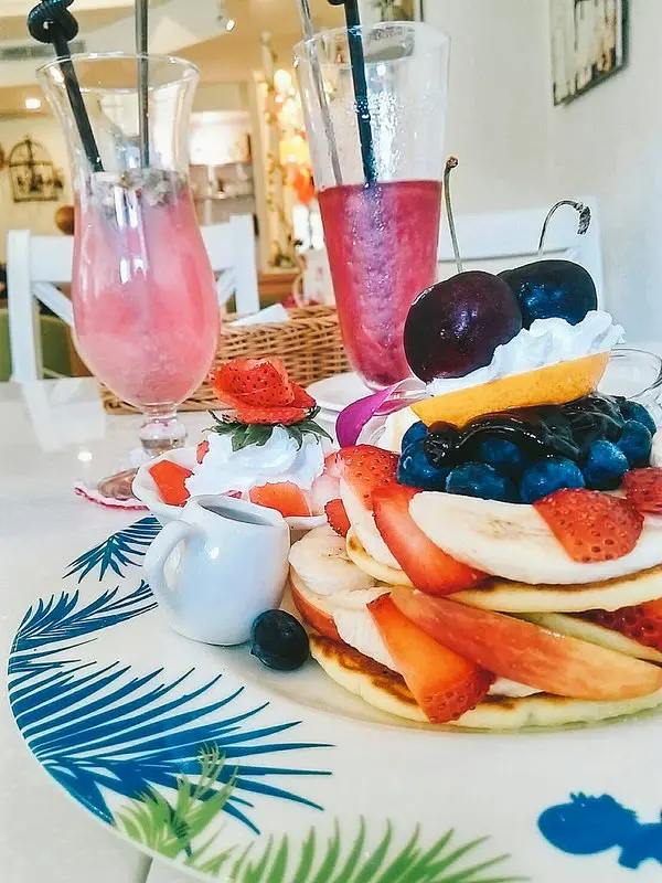 【新北板橋】Oyami Cafe 童話鄉村風下午茶 超迷人星空飲品，療癒大滿足的豐盛鬆餅!!早午餐 下午茶 甜點 IG